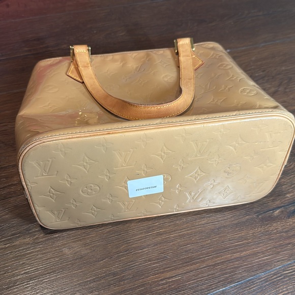 Authentic Louis Vuitton Houston tote in Monogram gold vernis leather - Picture 10 of 17